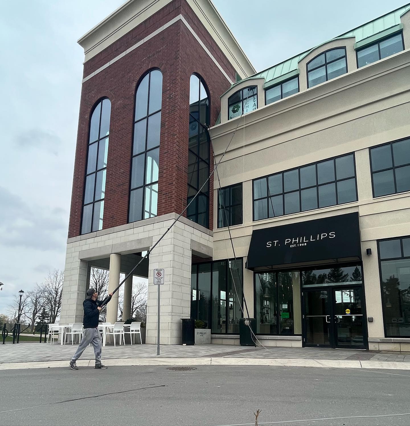 COMMERCIAL WINDOW CLEANING PIC HOME PAGE